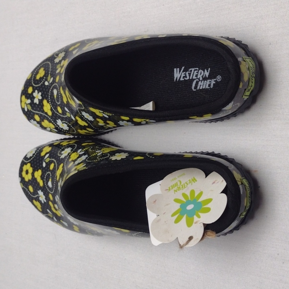 Western Chief slip on bee print shoe - Picture 3 of 4